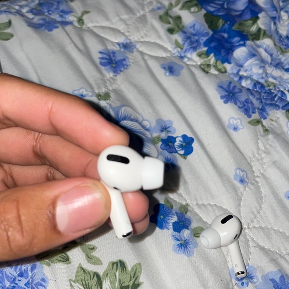 Apple AirPods Pro - Picture 8 of 10
